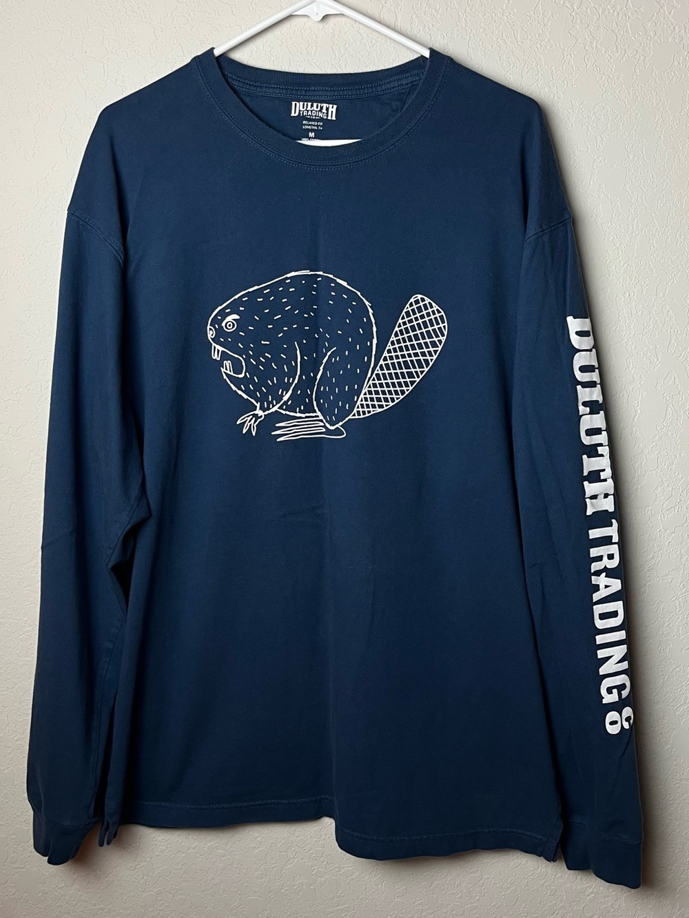 Duluth Trading Co. Longtail T Shirt M Navy Blue Beaver Graphic Sleeve Spellout